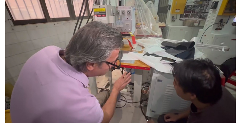 高周波 振嘉高周波師傅指導外國友人